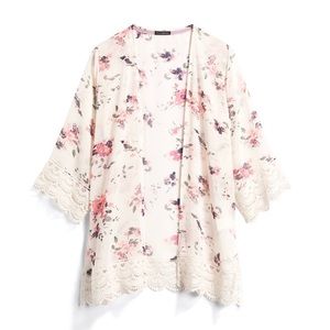 Beautiful floral and lace kimono NWOT